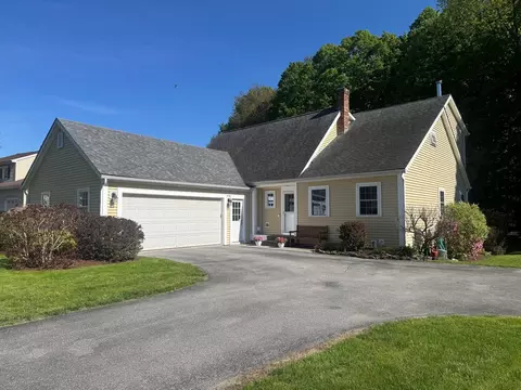 13 Bobolink Cir, Essex Junction, VT 05452