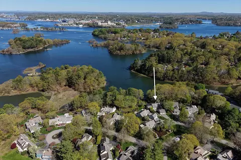 38 Ducks Head Rd, New Castle, NH 03854