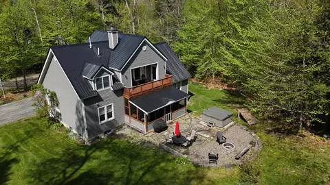 53 Country Ln, Wardsboro, VT 05355