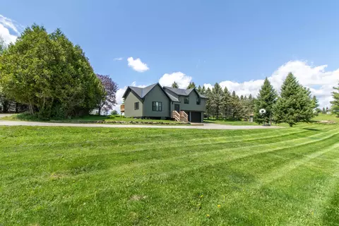 287 Lakeview Dr, Derby, VT 05829
