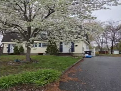 22 Kern Dr, Nashua, NH 03060