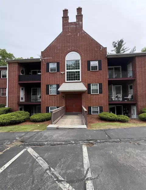 1 Louisburg Sq #1, Nashua, NH 03060