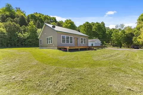 105 Sweeney Farm Rd, Georgia, VT 05478