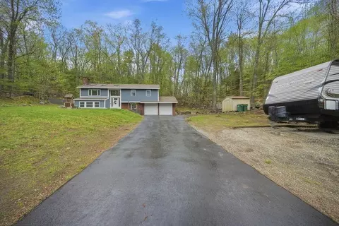 10 Hillside Rd, Kingston, NH 03848