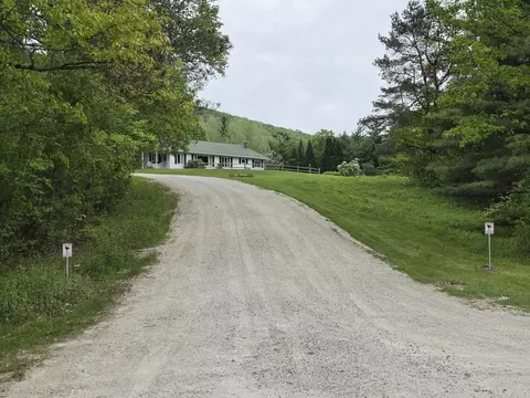 1011 Townline Rd, Mendon, VT 05701