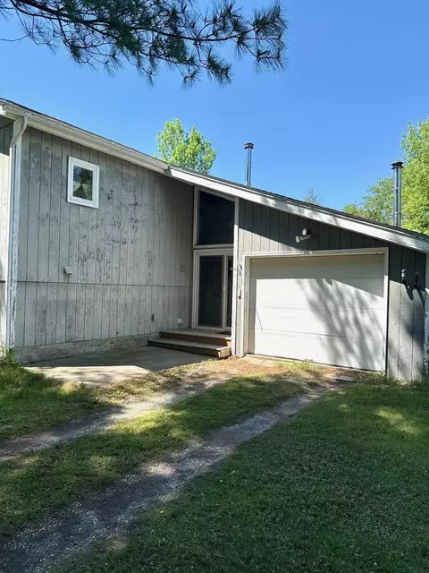 77 Lynrick Acres Rd, Charlotte, VT 05445
