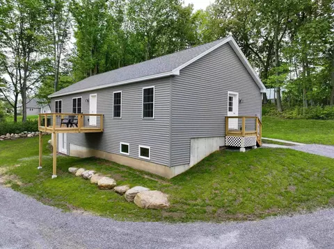 261 School St, Shoreham, VT 05770
