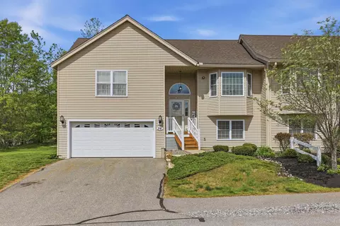 56 Hall Rd, Fremont, NH 03044