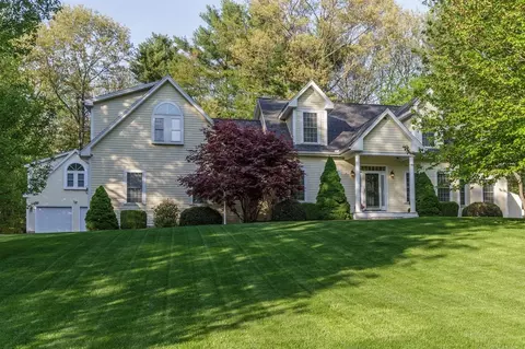 5 Glastombury Dr, Sandown, NH 03873