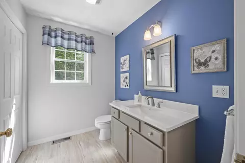 Bath - 3 Deerhaven Dr, Exeter, NH 03833 photo 1 of 4