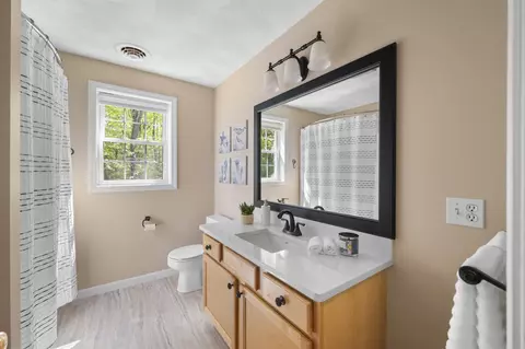 Bath - 3 Deerhaven Dr, Exeter, NH 03833 photo 4 of 4