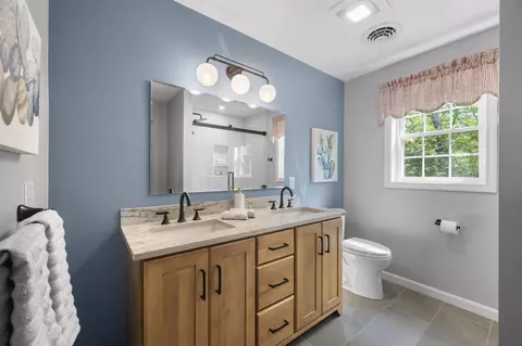 Bath - 3 Deerhaven Dr, Exeter, NH 03833 photo 2 of 4