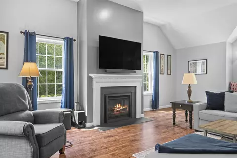 Living - 3 Deerhaven Dr, Exeter, NH 03833 photo 1 of 2
