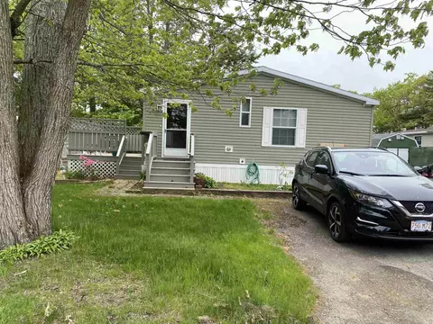 20 Spruce Ct, Seabrook, NH 03874