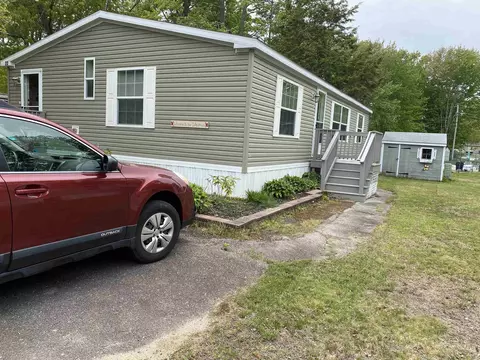 20 Spruce Ct, Seabrook, NH 03874