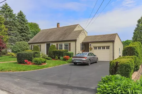 39 Dearborn Ave, Hampton, NH 03842