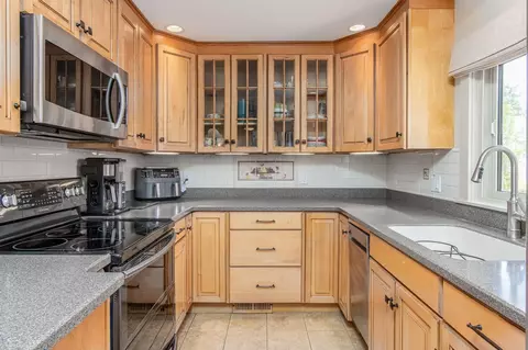 Kitchen - 39 Dearborn Ave, Hampton, NH 03842 photo 3 of 4