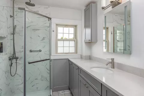 Bath - 39 Dearborn Ave, Hampton, NH 03842 photo 1 of 2