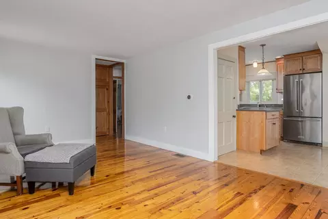 Living - 39 Dearborn Ave, Hampton, NH 03842 photo 4 of 6