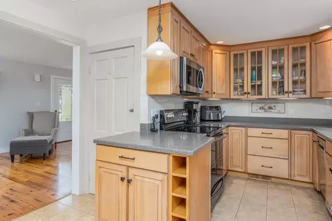 Kitchen - 39 Dearborn Ave, Hampton, NH 03842 photo 4 of 4