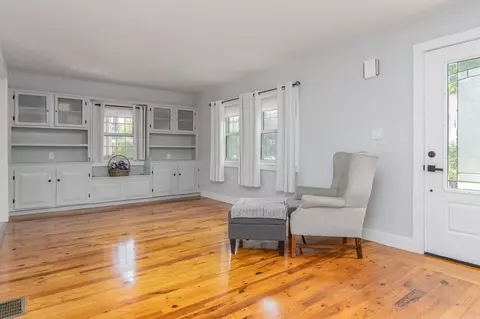 Living - 39 Dearborn Ave, Hampton, NH 03842 photo 2 of 6