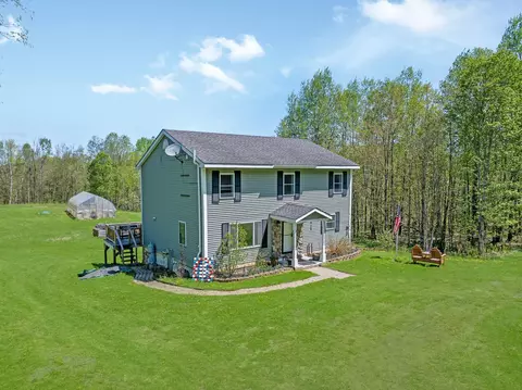 252 Moose Mountain Dr, Stewartstown, NH 03576