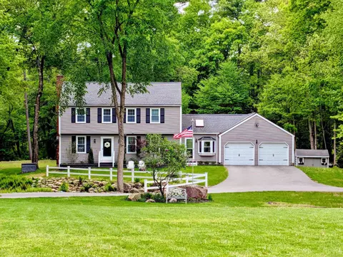 71 Wentworth Dr, Bedford, NH 03110