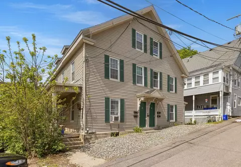 9 Central St, Newmarket, NH 03857