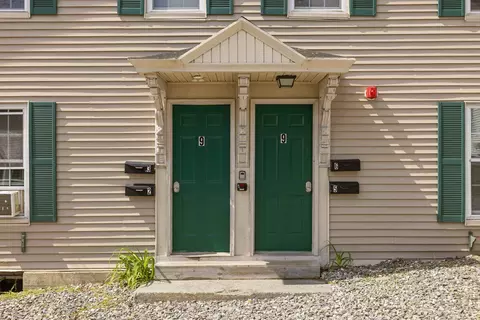 9 Central St, Newmarket, NH 03857