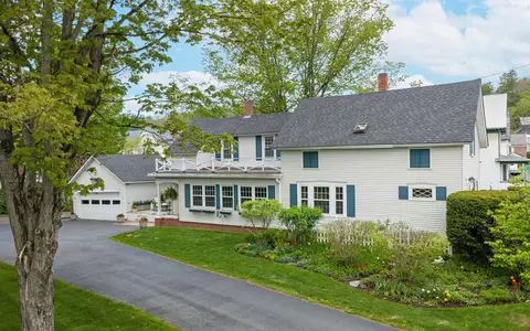 179 Mount Pleasant St, Saint Johnsbury, VT 05819
