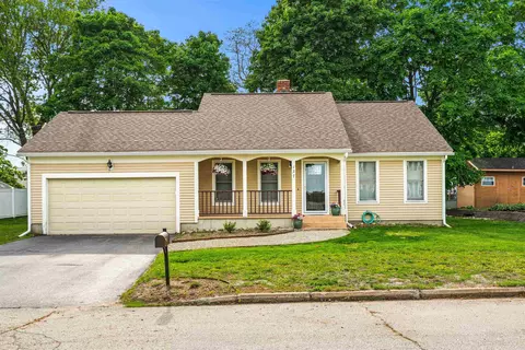 137 Wedgewood Ln, Manchester, NH 03109
