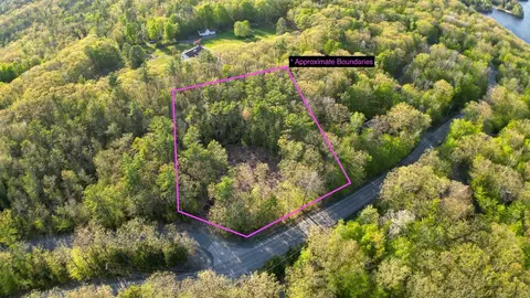 7 Double Diamond Dr, Grantham, NH 03753