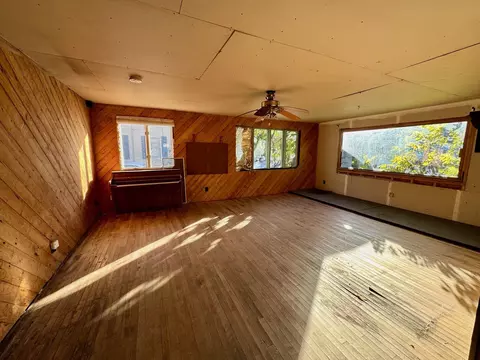 58 Pearl St, Claremont, NH 03743
