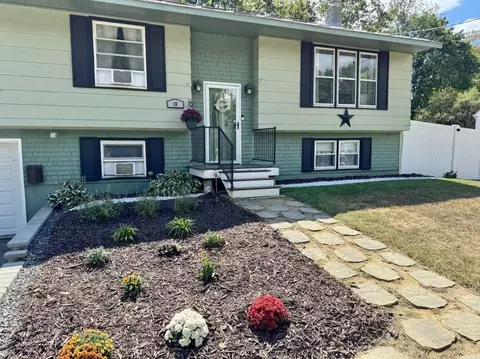 18 Edgewood St, Claremont, NH 03743
