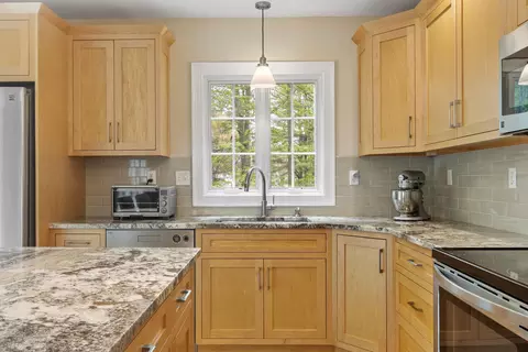Kitchen - 35 Exeter Farms Rd, Exeter, NH 03833 photo 5 of 6