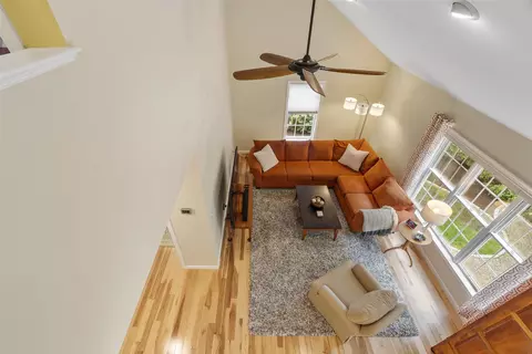 Entry Way - 35 Exeter Farms Rd, Exeter, NH 03833 photo 6 of 7