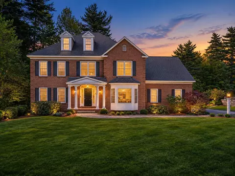 22 Elizabeth Way, Bedford, NH 03110
