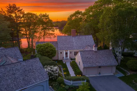 38 Ducks Head Rd, New Castle, NH 03854