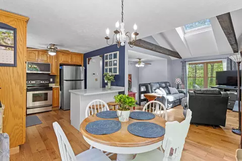 Dining - 1848 Hooksett Rd, Hooksett, NH 03106 photo 2 of 2