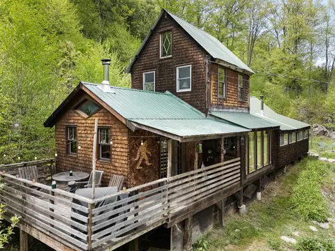 442 Brookline Rd, Newfane, VT 05345