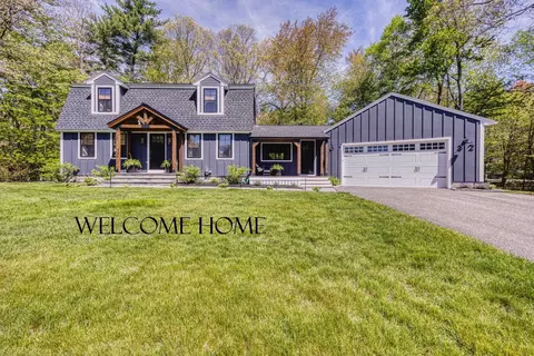 32 Century Ln, Litchfield, NH 03052