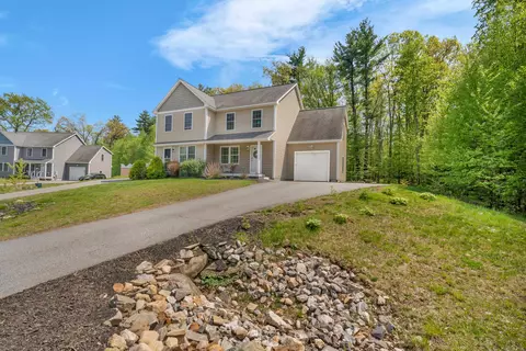 1 Kinsley Dr, Newton, NH 03858