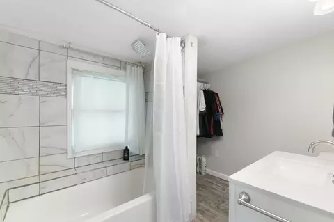 Bath - 1644 Upper Dummerston Rd, Brattleboro, VT 05301 photo 1 of 2