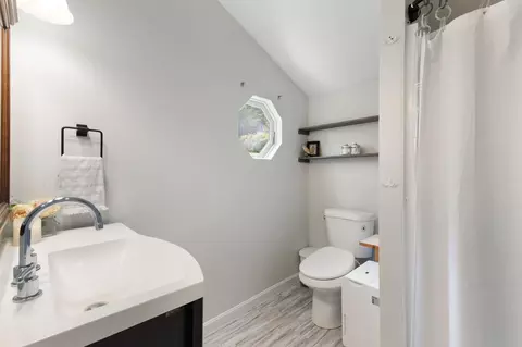 Bath - 1644 Upper Dummerston Rd, Brattleboro, VT 05301 photo 2 of 2