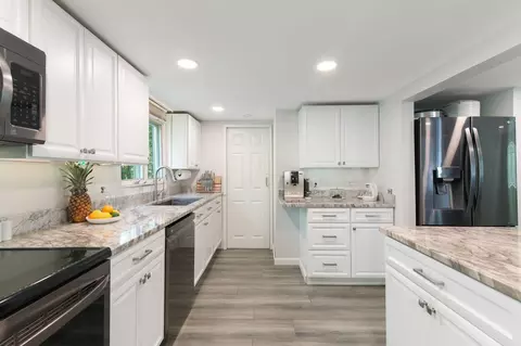 Kitchen - 1644 Upper Dummerston Rd, Brattleboro, VT 05301 photo 4 of 5