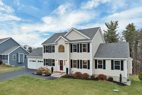 158 Standish Ln, Hudson, NH 03051