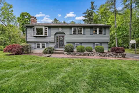 1 Dresden Way, Londonderry, NH 03053