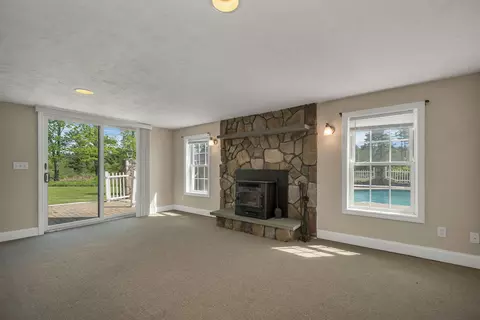 Living - 60 Brown Rd, Hampton Falls, NH 03844 photo 5 of 6