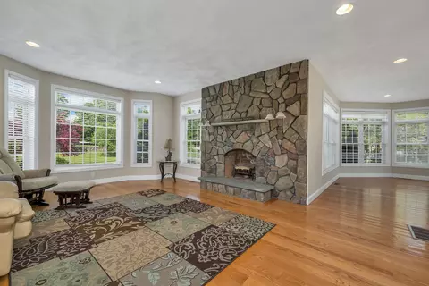 Living - 60 Brown Rd, Hampton Falls, NH 03844 photo 2 of 6