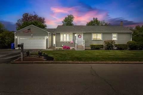 117 Brady Cir, Manchester, NH 03109